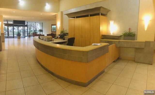 Foto del edificio - 1055 River Rd