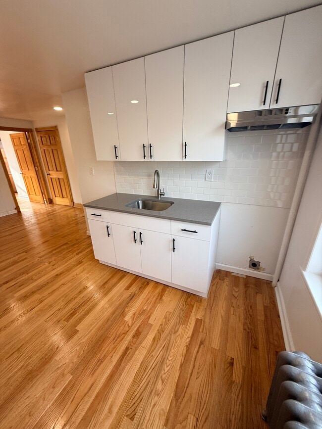 Building Photo - 2068 33rd St