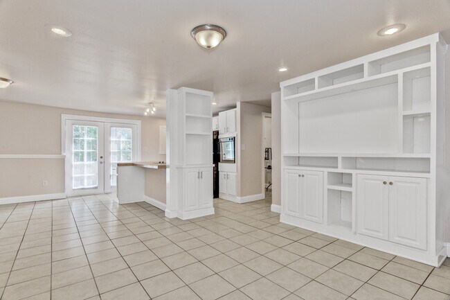 Building Photo - 743 Manitou Blvd