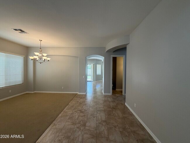 Building Photo - 2417 E Iris Dr