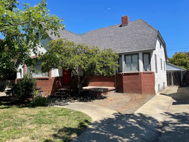 2 Bedroom 1 Bathroom Home in West Tahoe Park - 2 Bedroom 1 Bathroom Home in West Tahoe Park