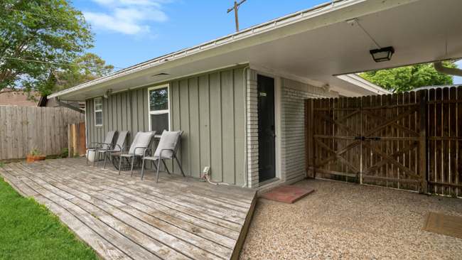 Foto del edificio - 5111 Ashwood Dr