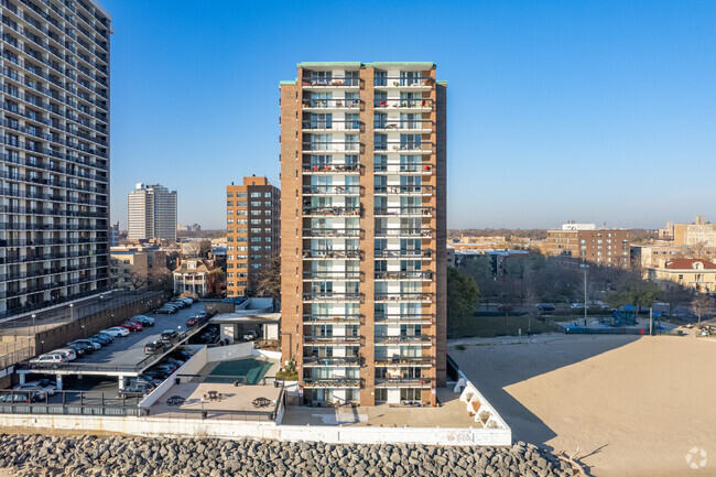 Foto del edificio - Thorndale Beach North Condominium