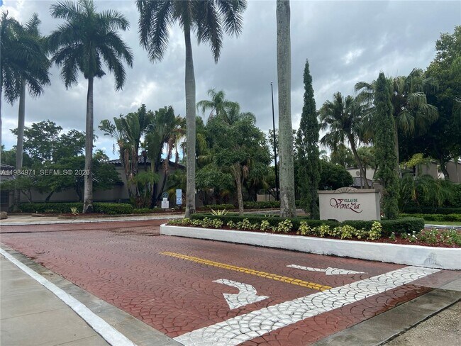 Foto del edificio - 9849 Nob Hill Ln