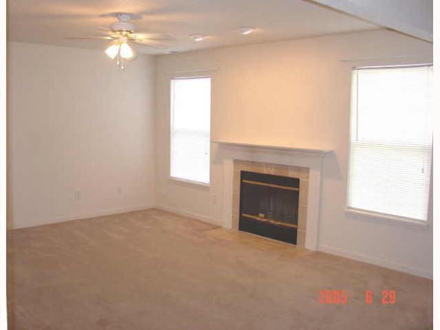 Foto del edificio - 6033 Bannister Ct