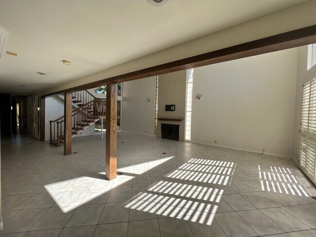 Foto del edificio - On The Water With 45 Foot Boat Dock! Humboldt Island: On Cul-De-Sac: Huge 4 Bedroom 3.5 Bath Home...