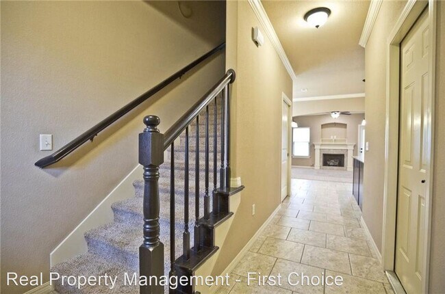 Building Photo - 3 br, 2 bath House - 2634 N Villa Boulevard