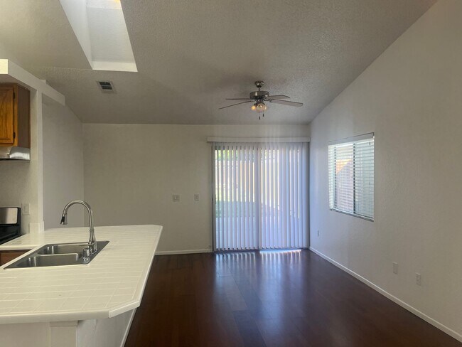 Foto del edificio - Murrieta Single Story 3 Bed 2 bath