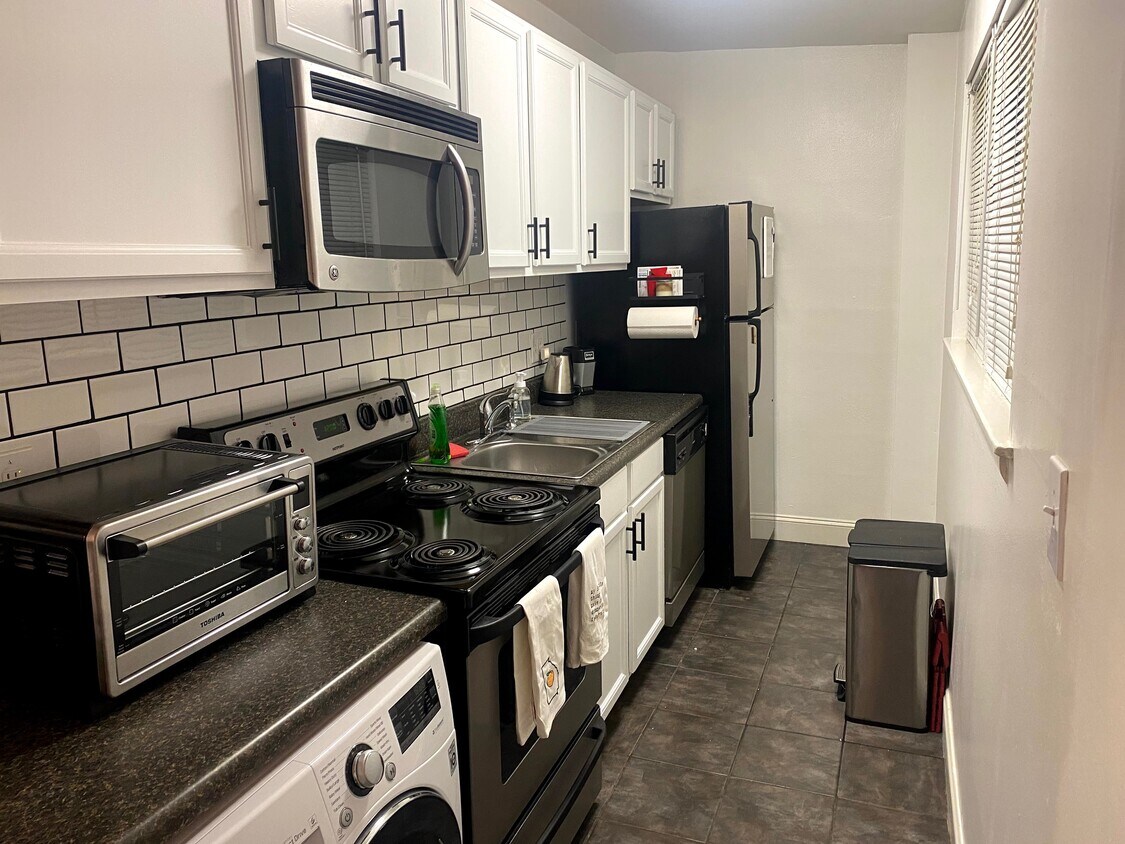 Kitchen - 897 North Highland Avenue Northeast
