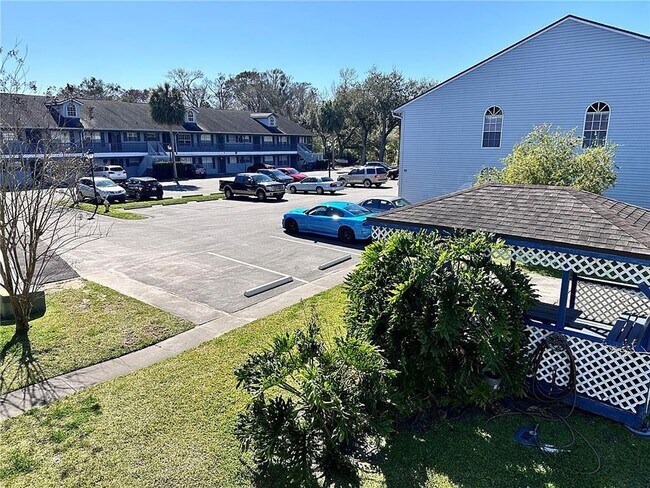 Foto del edificio - FREE 1ST MONTH RENT 1 Bed 1 Bath | Central Air | Community Pool | Section 8 Welcome