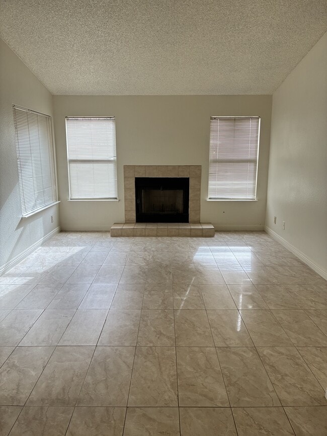 Foto del edificio - 6437 Chippindale Ln