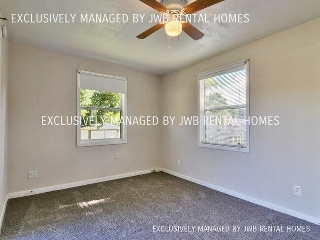 Foto del edificio - 2409 Ridgewood Rd