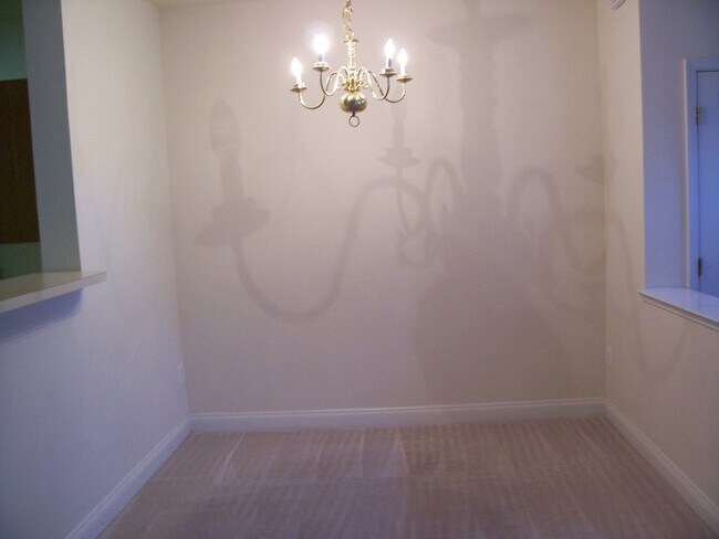 Foto del edificio - 3 Level Townhome Located in Piney Orchard ...
