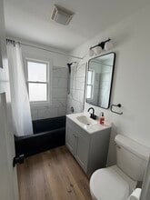 Building Photo - 801 E Fairoaks Ave