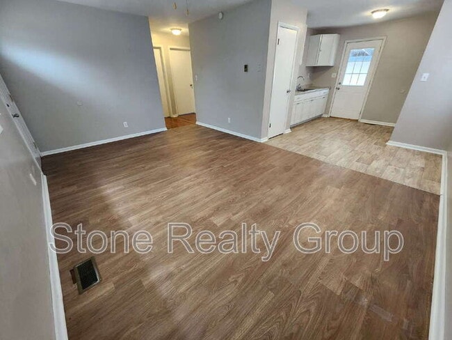 Building Photo - 7925 E Lambert Ave