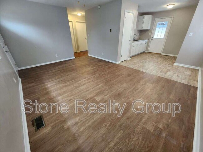 Foto del edificio - 7925 E Lambert Ave