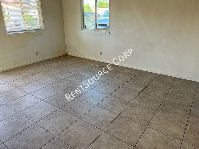 Building Photo - 2 Bedroom Single Story Duplex for Rent in ...