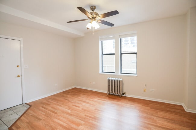 Foto del edificio - 6157 N Kenmore Ave