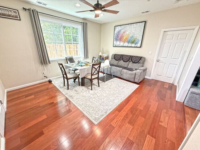 Foto del edificio - 3585 Cadwallader Ave