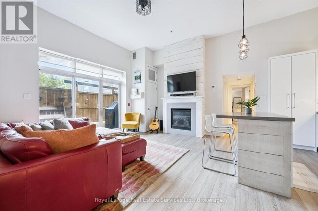 Photo du bâtiment - 459-459 Kerr St