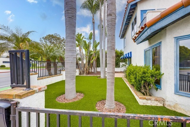 Foto del edificio - 645 Irvine Ave