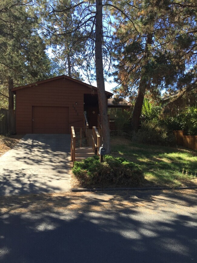 Foto del edificio - NW BEND Bungalow