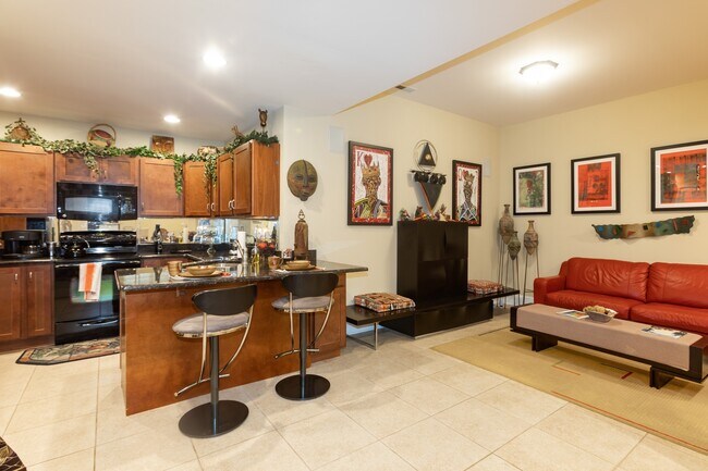Foto del edificio - 815 E Oakwood Blvd