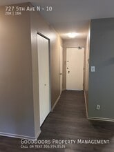 Building Photo - 727 5th Ave N