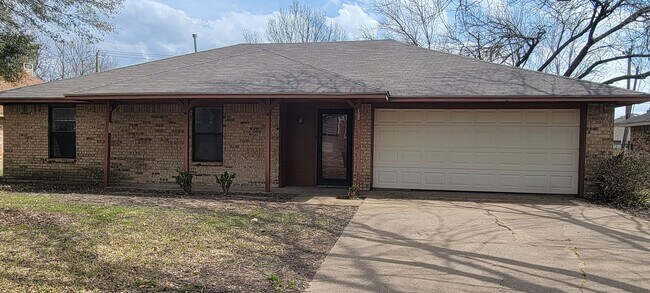 Foto del edificio - Charming and move-in ready! 3 Bedroom hous...