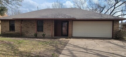 Building Photo - 106 Chevy Chase Ln
