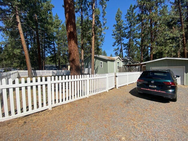 Foto del edificio - Cute and Cozy Home in SW Bend, Large, full...