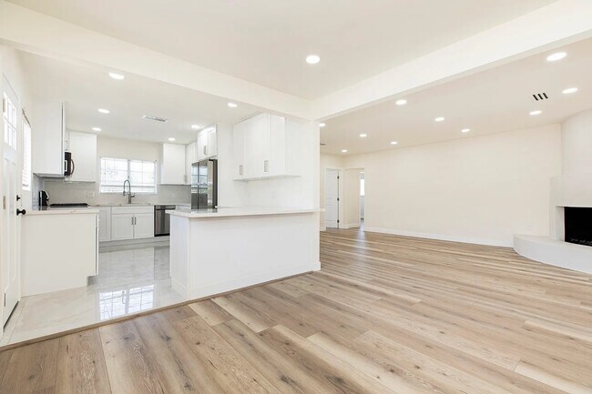 Building Photo - 11110 Odell Ave