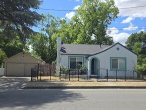 Building Photo - 715 Douglass St