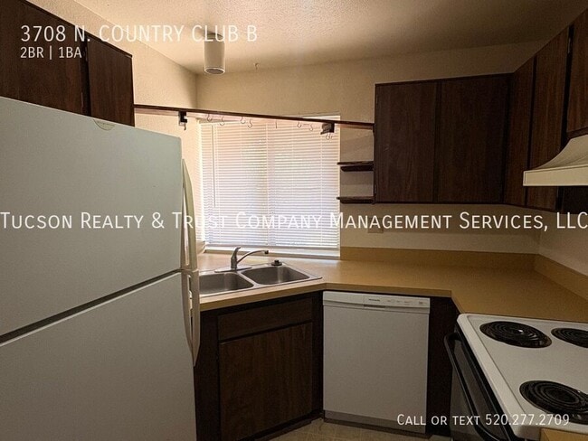 Building Photo - 3708 N Country Club Rd