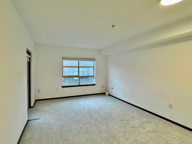 Foto del edificio - 111 108th Ave NE