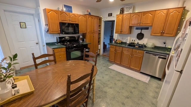 Building Photo - 13 Home St