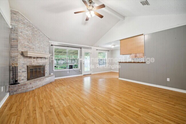 Foto del edificio - 1708 E Baker Rd