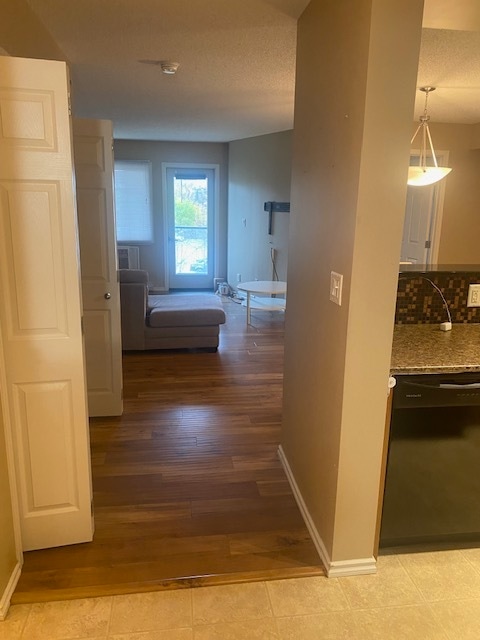 Building Photo - 215-215 Greenway Crescent W