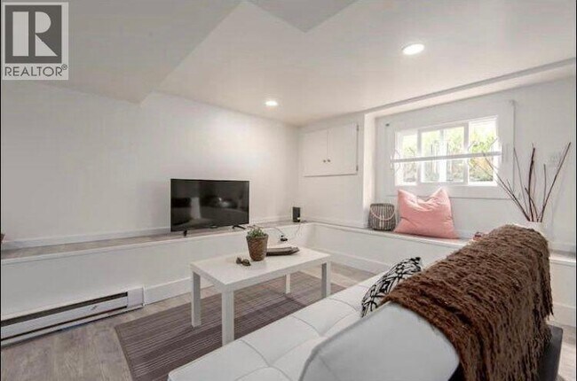 Photo du bâtiment - 1541 Maple St