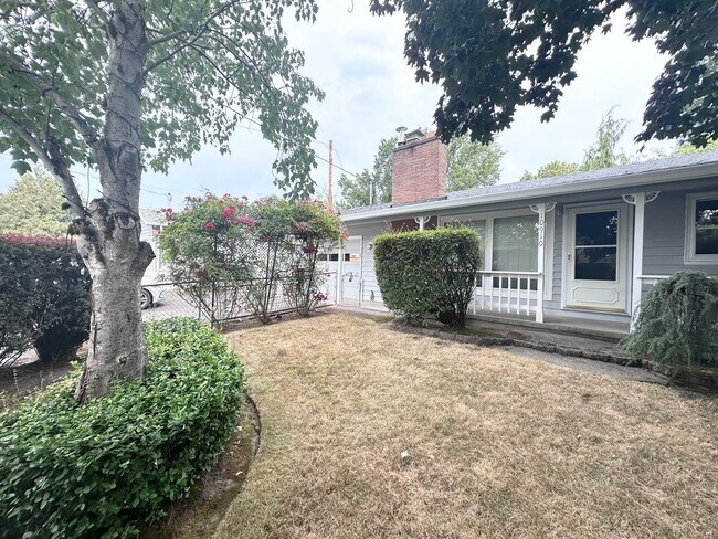 Building Photo - Fantastic Charming Home in Tigard!