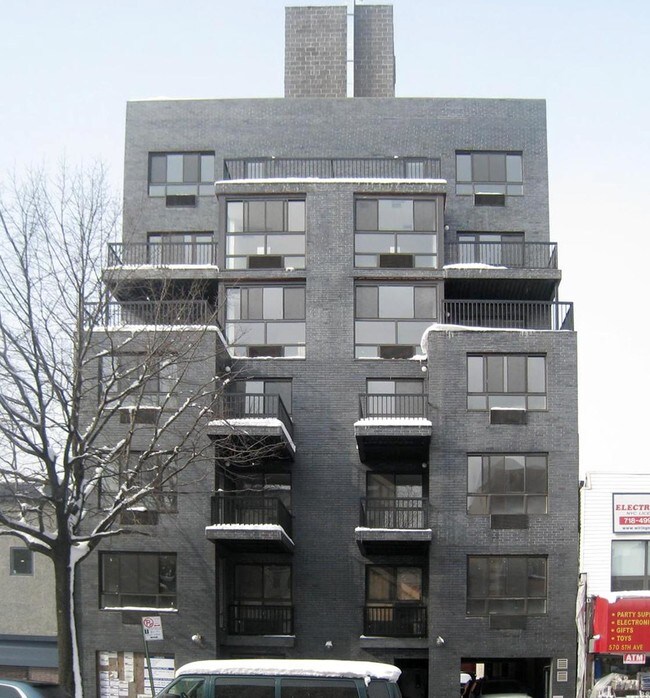 Foto principal - 572 5th Ave