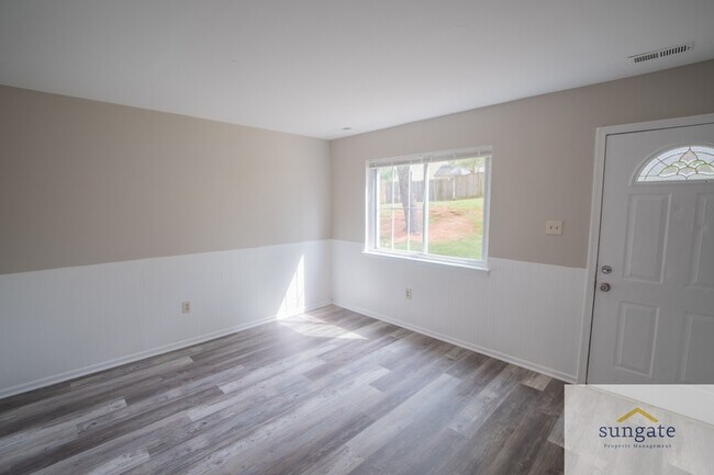 Foto del edificio - 6449 Union Ct