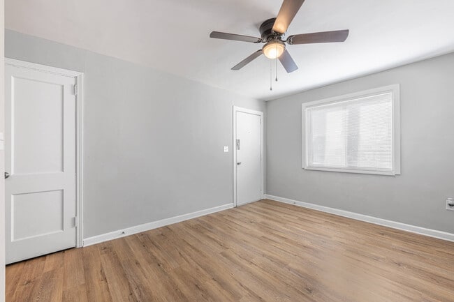 Building Photo - 219-237 E Xenia Dr