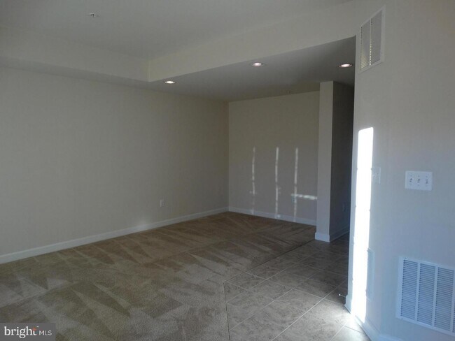 Building Photo - 7427 Matapan Dr