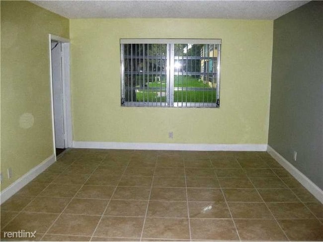 Building Photo - 5170 SW 40th Ave