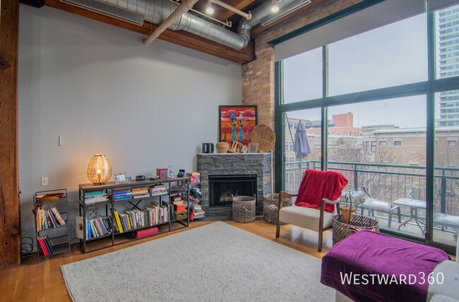 Foto del edificio - 1727 S Indiana Ave