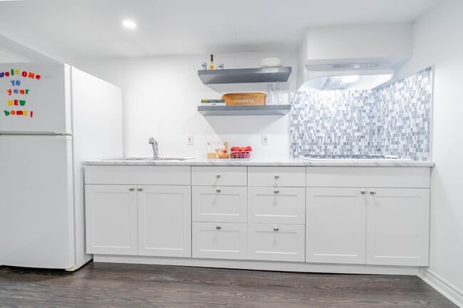 Building Photo - 16 Ridgeview Ave