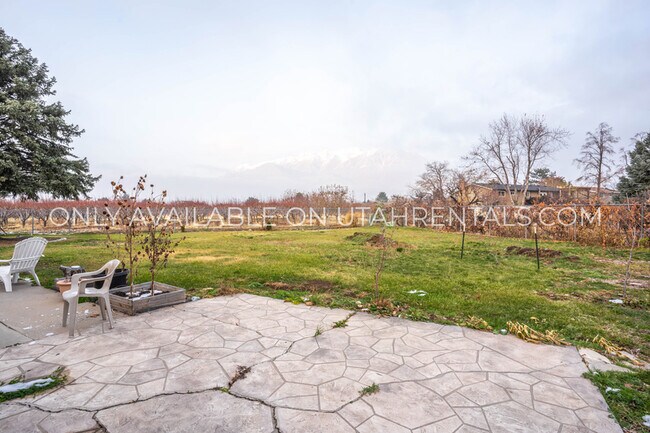 Building Photo - 661 E 60 N