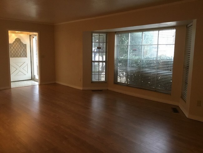 Foto del edificio - 6113 N Ross Ave
