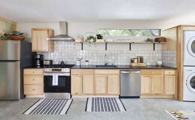 Building Photo - 2861 Agua Fria St